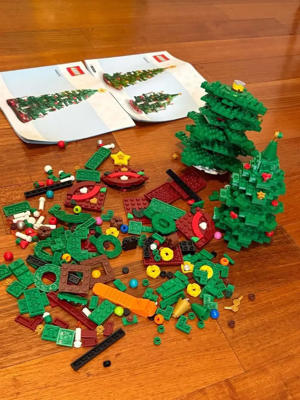 LEGO 40573 Christmas Tree Holiday Set w/ Instructions – Partially Built / Incomp - Picture 7 of 8